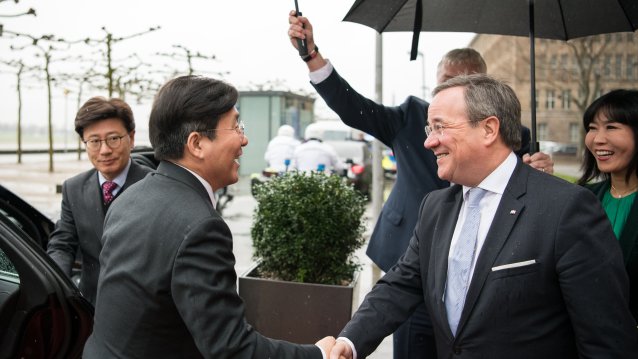 Ministerpräsident Armin Laschet empfängt den Minister für Handel, Industrie und Energie der Republik Korea, Yun-mo Sung