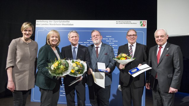 Ministerpräsidentin Hannelore Kraft überreicht Sportplakette des Landes