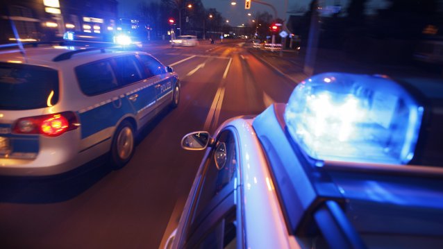 PHB Polizeiautos Nacht Kriminalstatistik Blaulicht