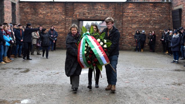 Auschwitz-Besuch von Ministerin Löhrmann