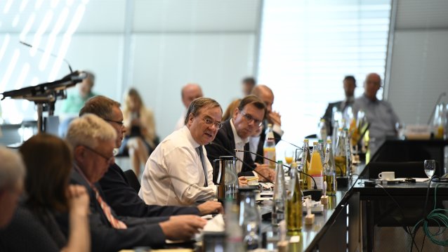 Ministerpräsident Armin Laschet und Gesundheitsminister Karl-Josef Laumann besuchen den Kreis Gütersloh