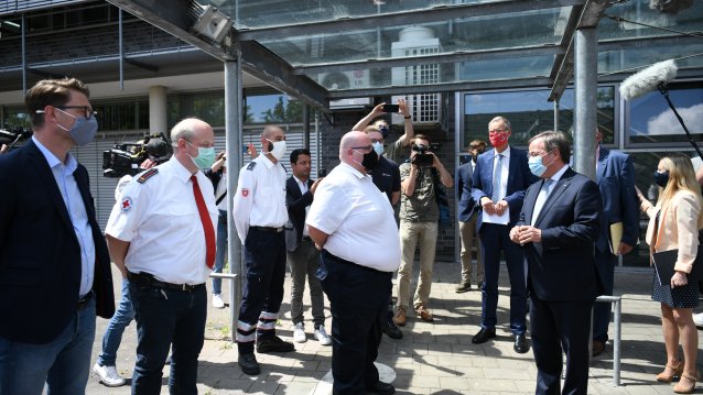 Ministerpräsident Armin Laschet und Gesundheitsminister Karl-Josef Laumann besuchen den Kreis Gütersloh