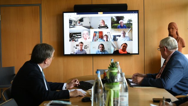 Ministerpräsident Armin Laschet und Gesundheitsminister Karl-Josef Laumann besuchen den Kreis Gütersloh