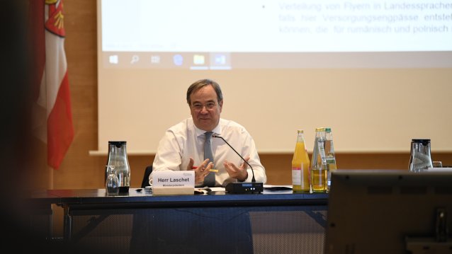 Ministerpräsident Armin Laschet und Gesundheitsminister Karl-Josef Laumann besuchen den Kreis Gütersloh