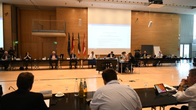 Ministerpräsident Armin Laschet und Gesundheitsminister Karl-Josef Laumann besuchen den Kreis Gütersloh