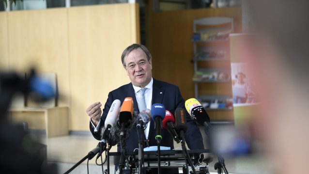 Ministerpräsident Armin Laschet und Gesundheitsminister Karl-Josef Laumann besuchen den Kreis Gütersloh