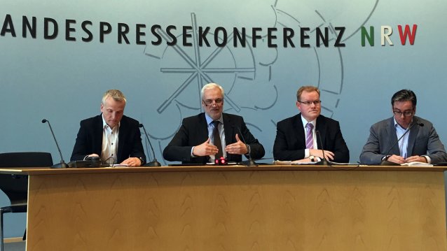 Pressekonferenz von Wirtschaftsminister Garrelt Duin zum Breitbandausbau und zur digitalen Strategie in NRW