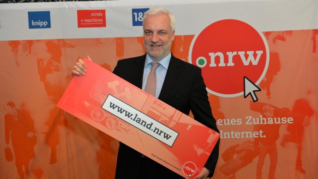 Wirtschaftsminister Garrelt Duin bei der Präsentation der neuen Top Level Domain „.nrw“