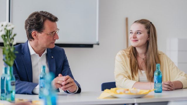 Besuch de Gesamtschule Bochum Mitte am ersten Schultag nach en Ferien