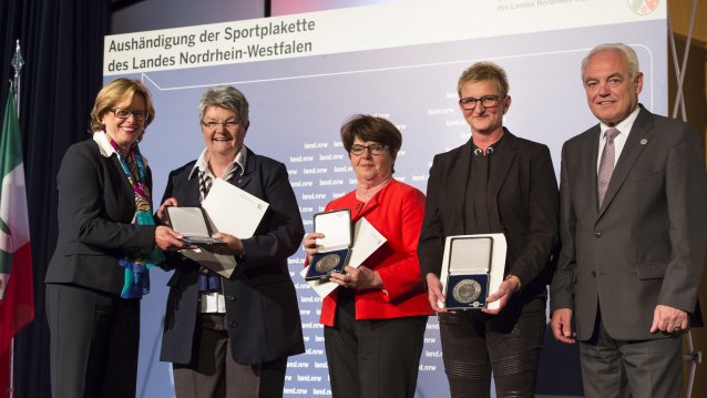 Ministerin Schäfer verleiht Sportplakette für herausragendes Engagement