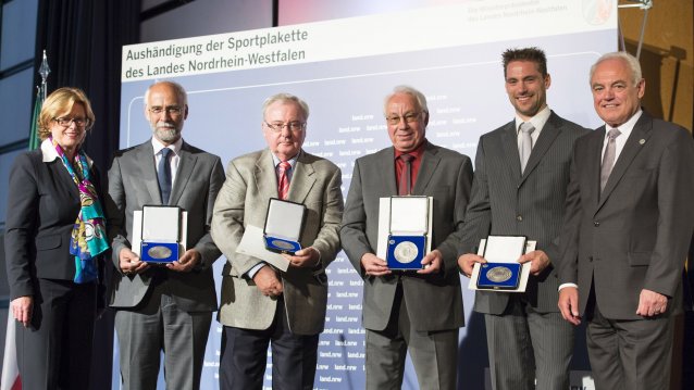 Ministerin Schäfer verleiht Sportplakette für herausragendes Engagement