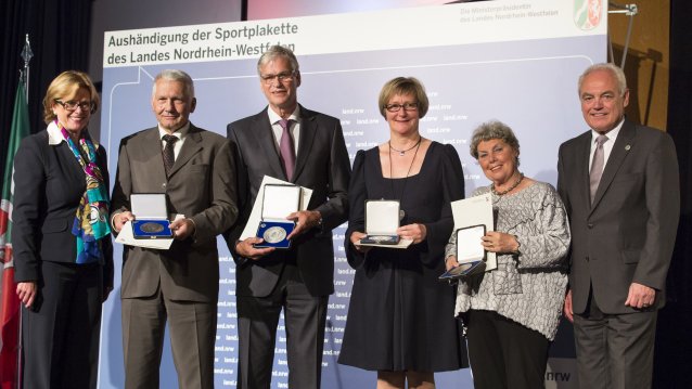 Ministerin Schäfer verleiht Sportplakette für herausragendes Engagement