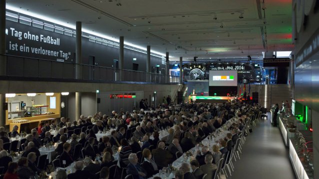 Ministerin Kampmann überreicht die Sportplakette des Landes Nordrhein-Westfalen für herausragendes Engagement