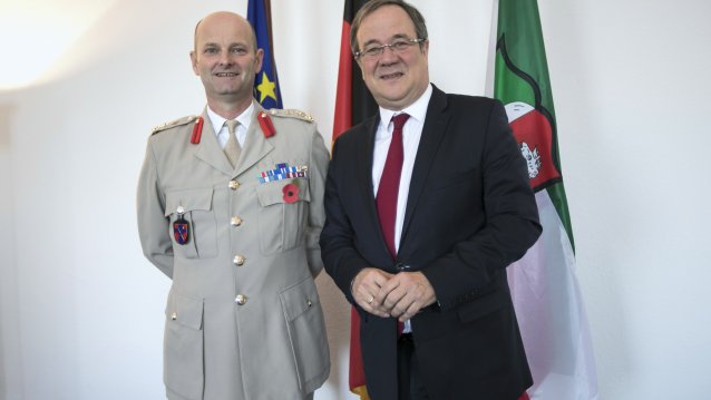 Ministerpräsident Armin Laschet empfängt Brigadier Ian Bell, Kommandeur der britischen Streitkräfte in Deutschland