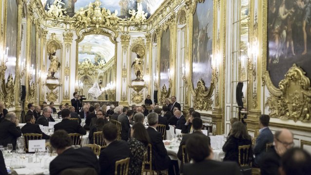 Wirtschaftsforum in Paris