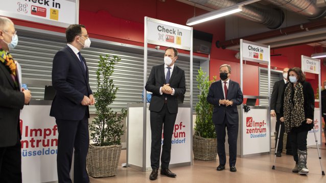 Ministerpräsident Armin Laschet und Bundesgesundheitsminister Jens Spahn besuchen künftiges Impfzentrum in Düsseldorf