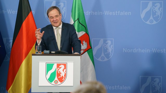 Ministerpräsident Armin Laschet stellt Nordrhein-Westfalen-Plan vor 