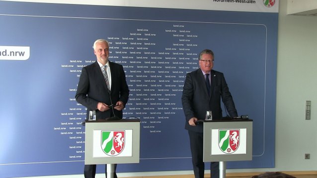 Wirtschaftsminister Garrelt Duin stellt des Wirtschaftsbericht Nordrhein-Westfalen 2016 vor