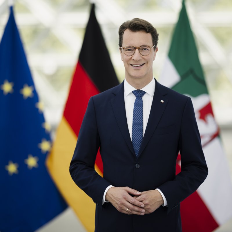 Porträtfoto von Ministerpräsident Hendrik Wüst