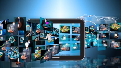 Illustration mit Bildern die in einen Monitor fliegen