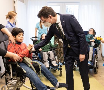 Ministerpräsident Hendrik Wüst besucht das Kinderhospiz Regenbogenland, Düsseldorf
