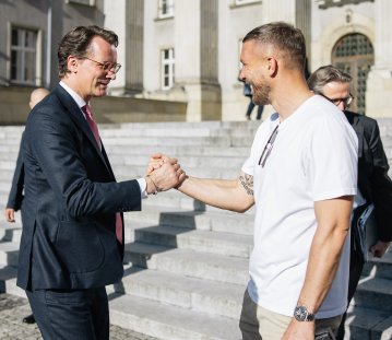 MP Wüst trifft Lukas Podolski