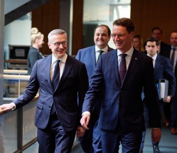 Landesregierung beschließt weitere Entlastungen zur Modernisierung des Staates
