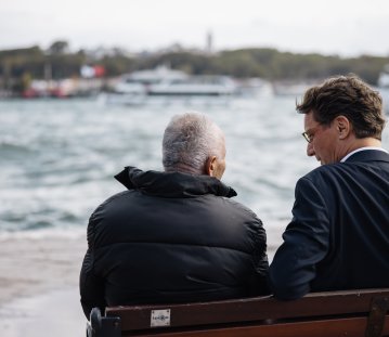  Ministerpräsident Wüst unternimmt mit Zeitzeuginnen und Zeitzeugen einen historischen Stadtspaziergang durch die Viertel Tophane und Karaköy