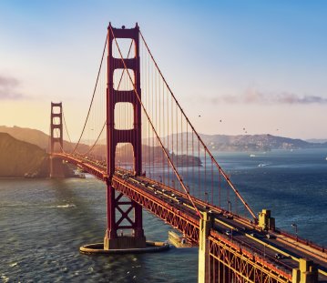 Golden Gate Bridge in San Francisco im Sonnenschein