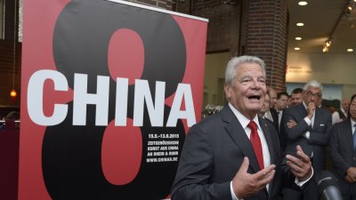 Bundespräsident Joachim Gauck besucht die Ausstellung China8 in Düsseldorf