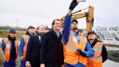 Ministerpräsident Hendrik Wüst bei Spatenstich für neues ICE-Werk in Dortmund