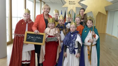 Sternsinger aus Münster besuchen die Staatskanzlei