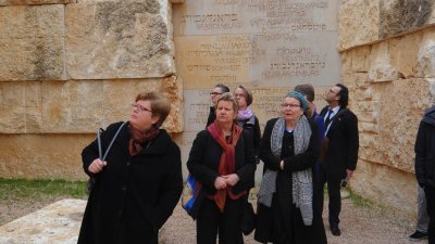 Schulministerin Sylvia Löhrmann reist nach Israel: Gedenken der Opfer des Holocaust 