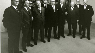 Das Bild zeigt das 1. Kabinett von Ministerpräsident Kühn.