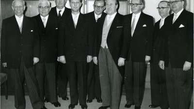 Das Bild zeigt das 1. Kabinett von Ministerpräsident Meyers.