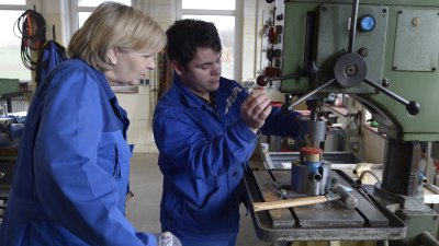 Ministerpräsidentin Hannelore Kraft beim TatKraft-Einsatz in Bad Oeynhausen