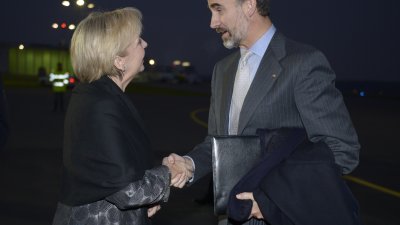 Ministerpräsidentin Hannelore Kraft verabschiedet S. M. König Felipe VI von Spanien am Flughafen Paderborn vor seinem Rückflug nach Madrid.