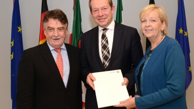 Siegens Bürgermeister Steffen Mues im Kreise von Bauminister Michael Groschek und Ministerpräsidentin Hannelore Kraft.
