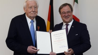 Verdienstkreuz am Bande des Verdienstordens der Bundesrepublik Deutschland an Leonhard Kuckart