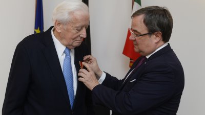 Verdienstkreuz am Bande des Verdienstordens der Bundesrepublik Deutschland an Leonhard Kuckart