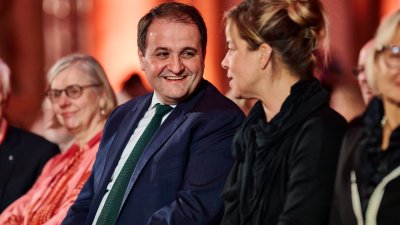 Ministerpräsident Hendrik Wüst lädt zum Adventskonzert in den Dom zu Paderborn 