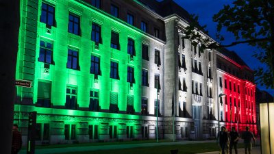 Nordrhein-Westfalen leuchtet: Zum 74. Landesgeburtstag erstrahlen historische Bauwerke in den Landesfarben
