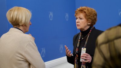 Opferbeauftragte Havliza gibt ein Pressestatement