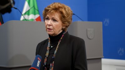 Opferbeauftragte Havliza gibt ein Pressestatement