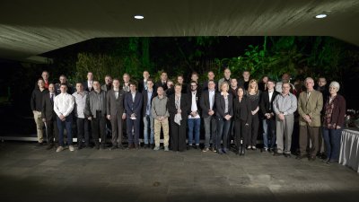 Das Bild zeigt ein Gruppenfoto mit allen Trägerinnen und Trägern der Rettungsmedaille 2015