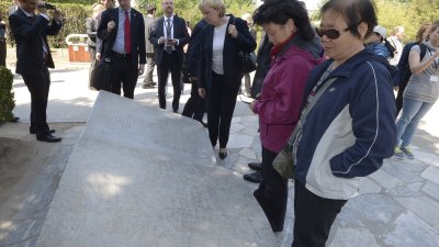 Ministerpräsidentin Hannelore Kraft besucht die Ruinen des Kaiserpalastes