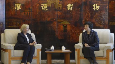 Ministerpräsidentin Hannelore Kraft im Gespräch mit der ersten Parteisekretärin und Chairwoman des Universitäts-Council, CHEN Xu