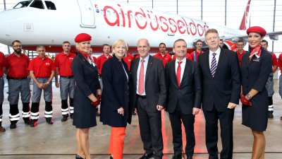 Ministerpräsidentin Hannelore Kraft und airberlin-Chef Stefan Pichler enthüllen “airdüsseldorf“ Flieger 