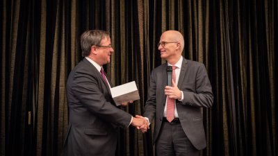 Kulturbevollmächtigter Dr. Peter Tschentscher übergibt das Mandat an NRW-Ministerpräsident Armin Laschet