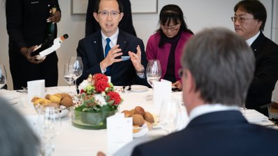 Ministerpräsident Armin Laschet empfängt den Gouverneur der japanischen Präfektur Fukushima